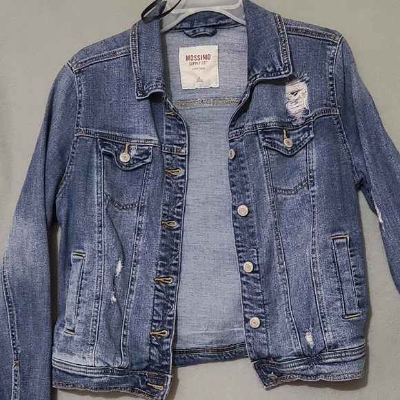 MOSSIMO Women's Blue Distressed Denim Trucker Jacket - Size Medium - Picture 13 of 13